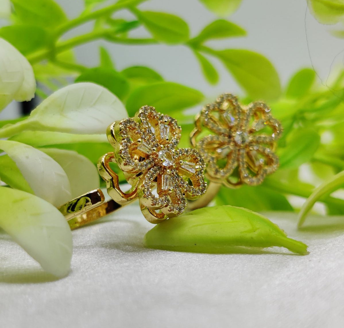 1 Piece Imported Dazzling Dual-Tone Floral Moveable Rings ð??? | Luxurious Design Ring | Adjustable Ring | Ring For Girls &amp; Women â?¨