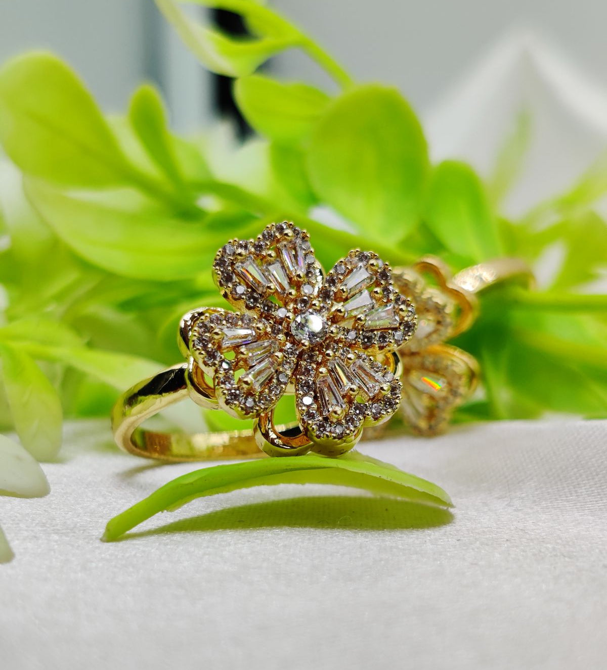 1 Piece Imported Dazzling Movable Floral Blossom Adjustable Rings - 2 ColorÂ  Variants ð??? | Luxurious Design Ring | Adjustable Ring | Ring For Girls &amp; Women â?¨ - Random Color