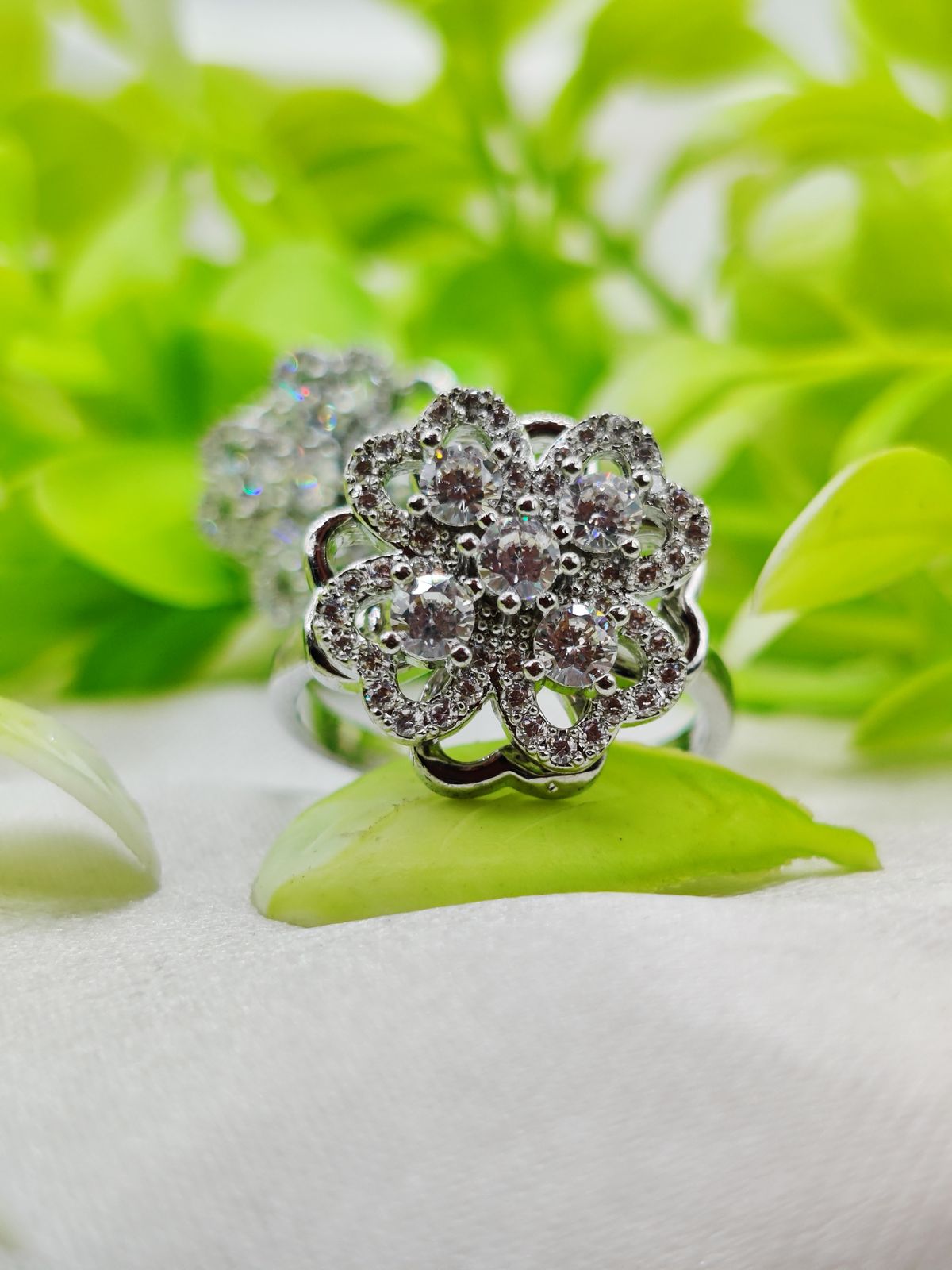 1 Piece Imported Elegant Moveable Floral Cluster Ring with Sparkling Zircon Detailing ð??? | Luxurious Design Ring | Adjustable Ring | Ring For Girls &amp; Women â?¨